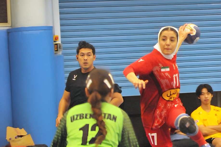 هفدهمین دوره مسابقات هندبال قهرمانی جوانان دختر آسیا- هنگ کنگ/ ایران 37 - ازبکستان 36/ عکس
