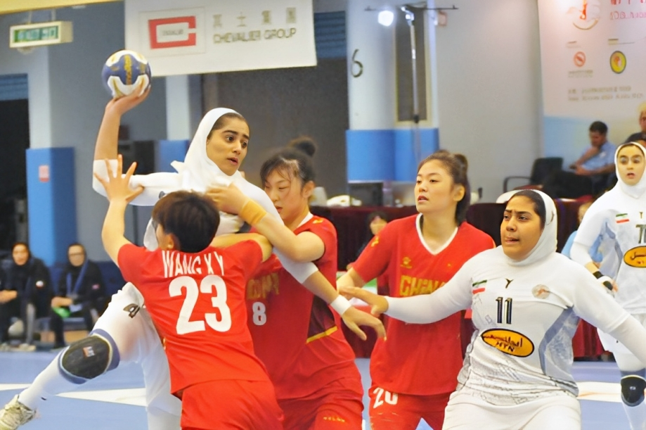 هفدهمین دوره مسابقات هندبال قهرمانی جوانان دختر آسیا- هنگ کنگ/ ایران 23 - چین 29/ عکس
