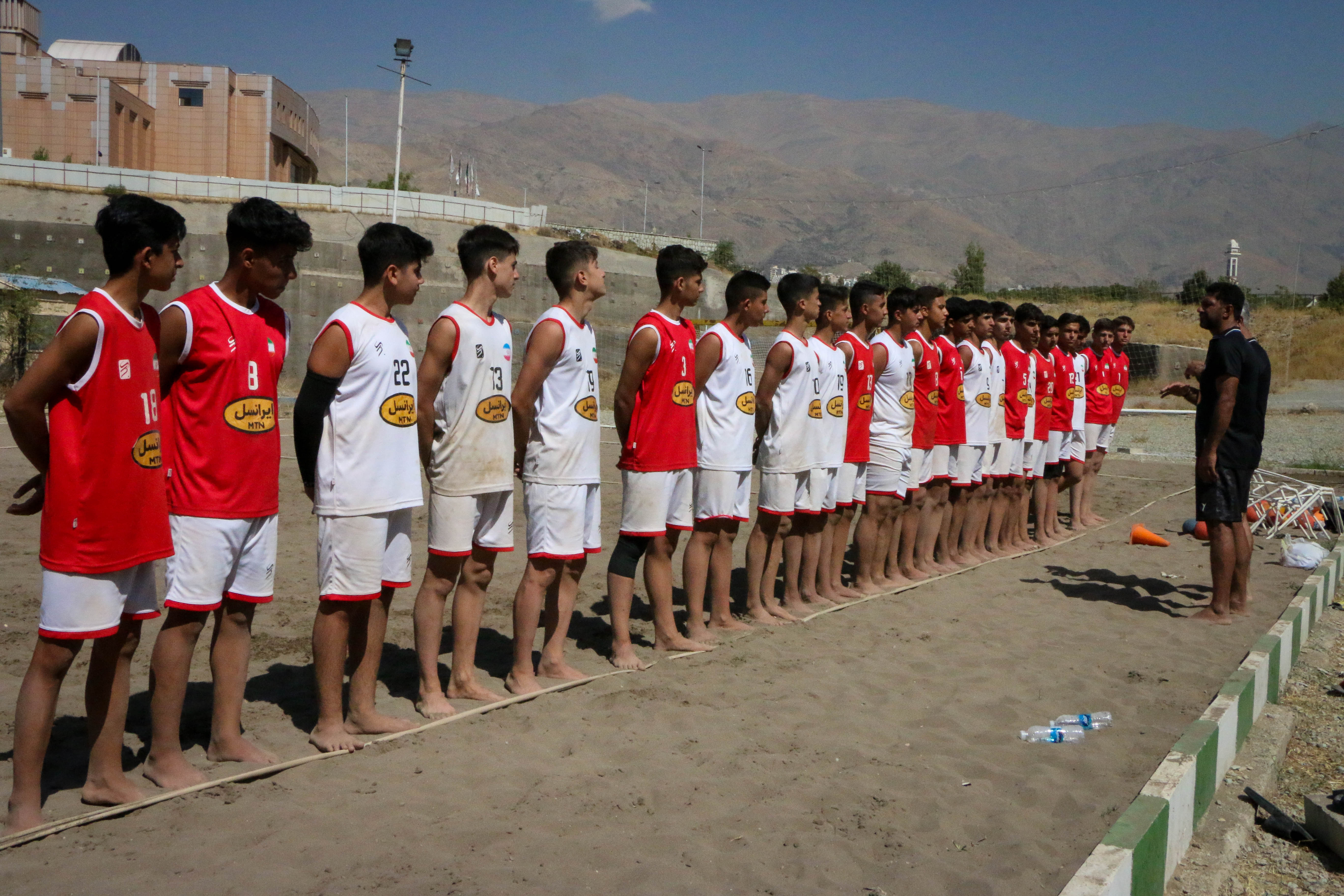 دومین اردوی تیم ملی هندبال ساحلی نوجوانان ایران/ عکس