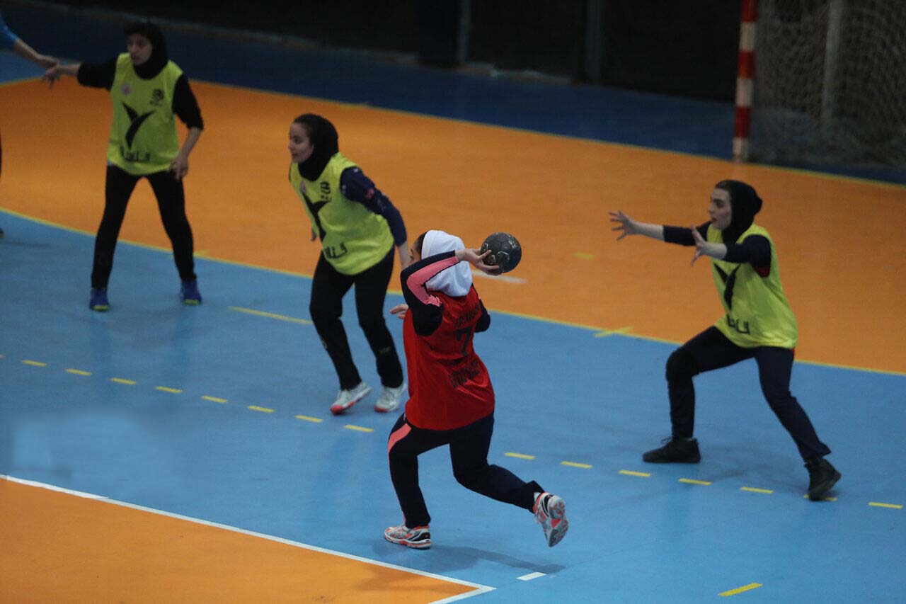 برگزاری مسابقات هندبال نونهالان دختر در آبان