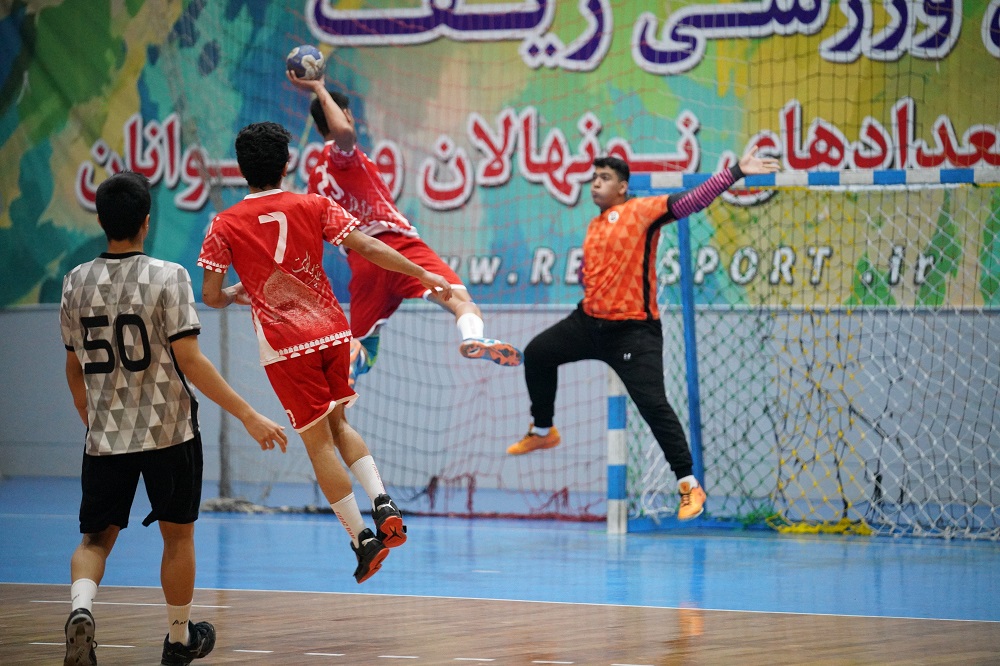 رقابت‌های لیگ هندبال قهرمانی جوانان باشگاه‌های کشور / فرازبام خائیز دهدشت و ذوب آهن اصفهان فینالیست شدند