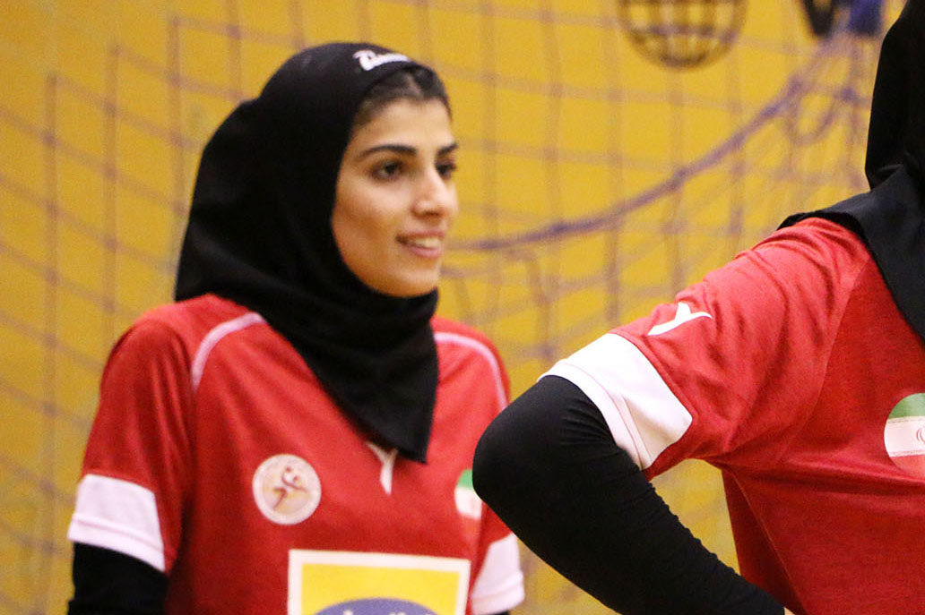 آرزو بهمئی ملی‌پوش هندبال جوانان دختر ایران: هم سکو را می‌خواهیم، هم سهمیه قهرمانی جهان