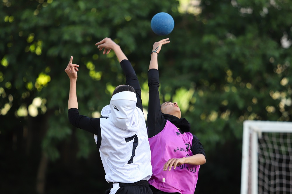 برگزاری مسابقات هندبال ساحلی نکوداشت هفته اصفهان