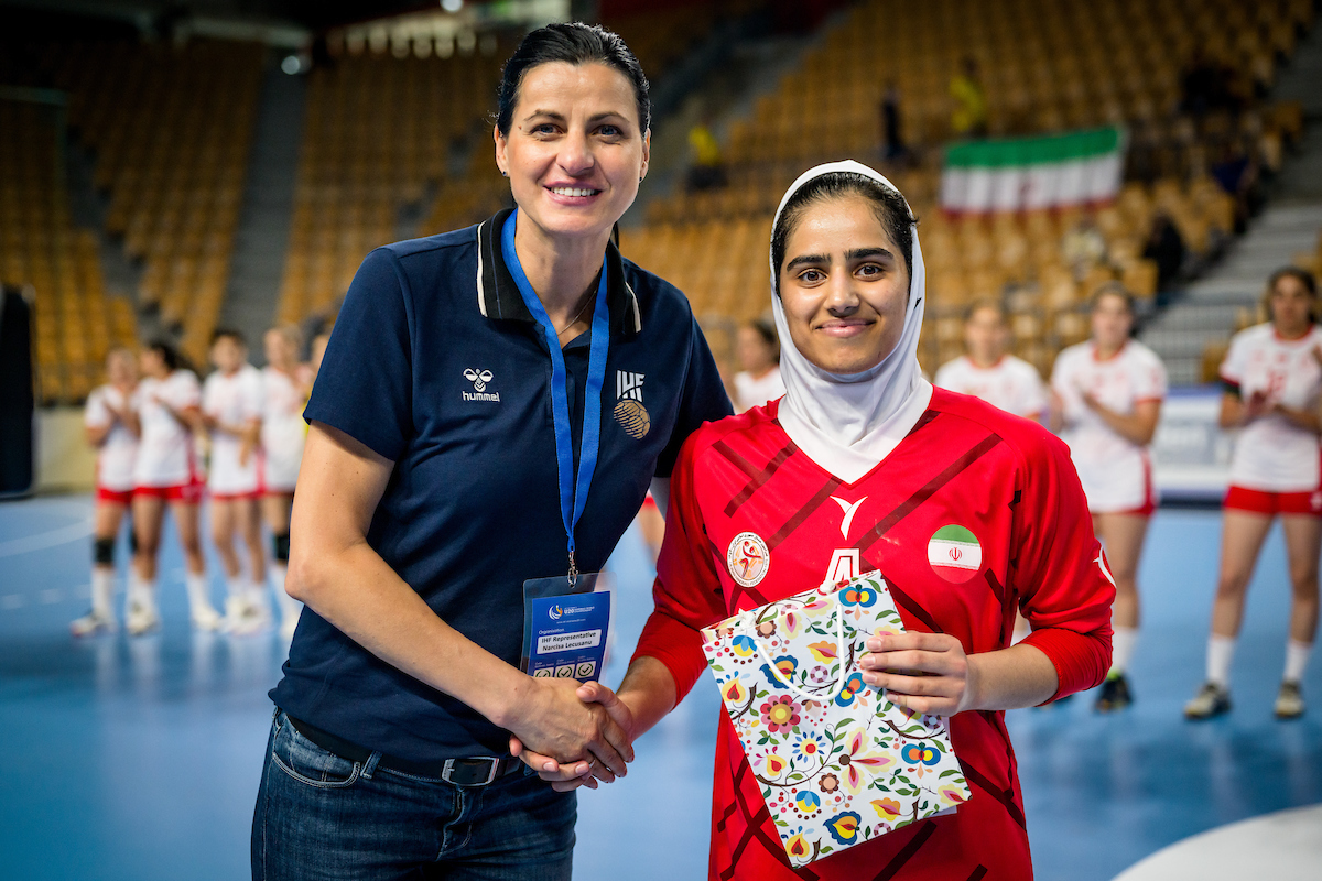رقابت‌های هندبال قهرمانی جوانان دختر جهان/ فاطمه مریخ برترین بازیکن دیدار ایران و تونس شد