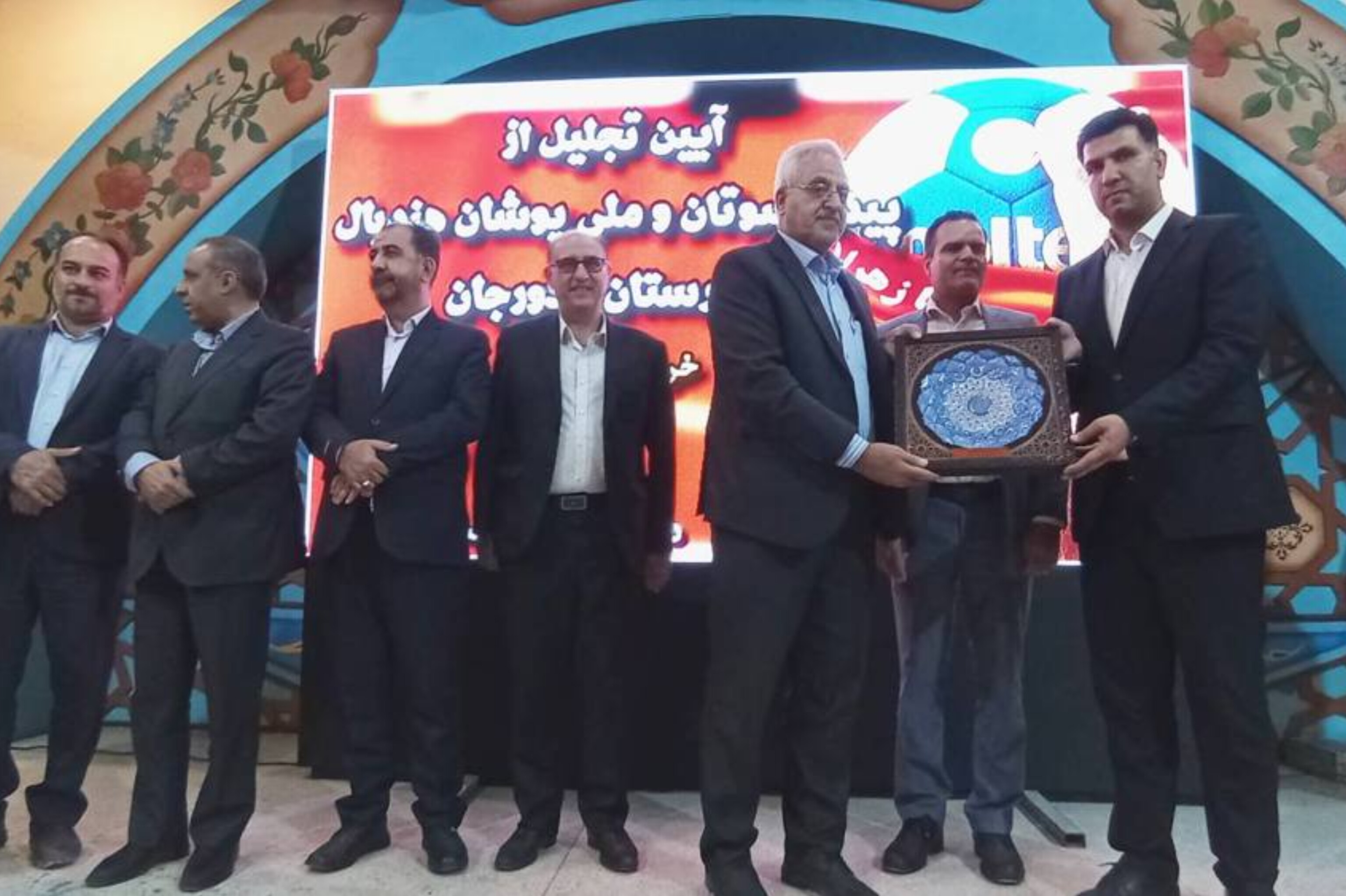 تجلیل از پیشکسوتان هندبال شهرستان فلاورجان با حضور رئیس فدراسیون