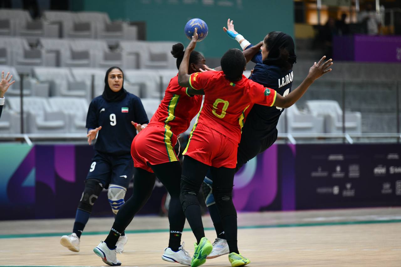 برد شیرین  شیرزنان هندبال ایران برابر گینه/ مسیر صعود هموار شد