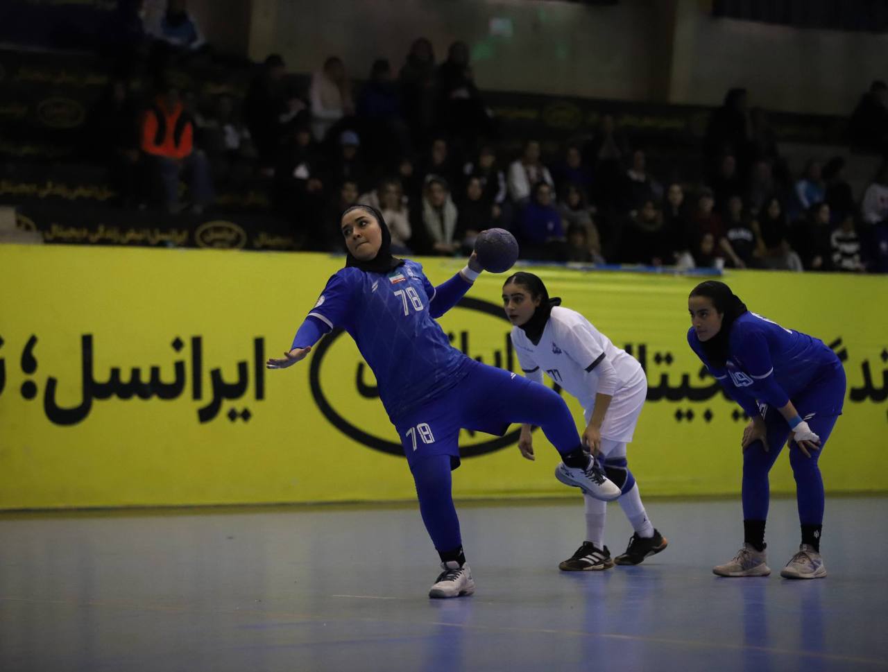 استقلال ترمز قهرمان نیم فصل را کشید/ پیروزی پرگل بافق در روز شکست میزبان ها