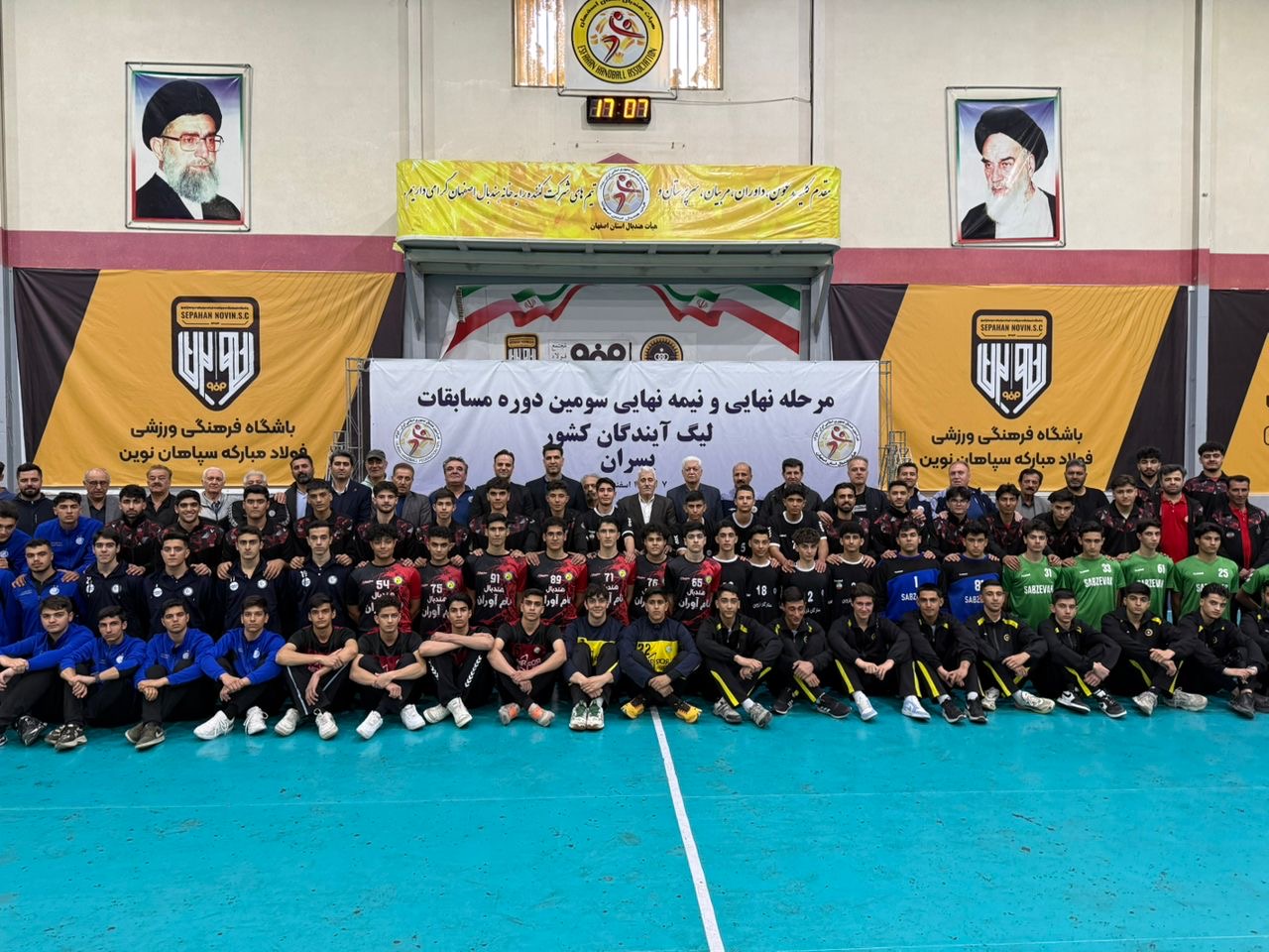 حضور رئیس فدراسیون هندبال و استاندار اصفهان در افتتاحیه مرحله نهایی لیگ آیندگان پسر