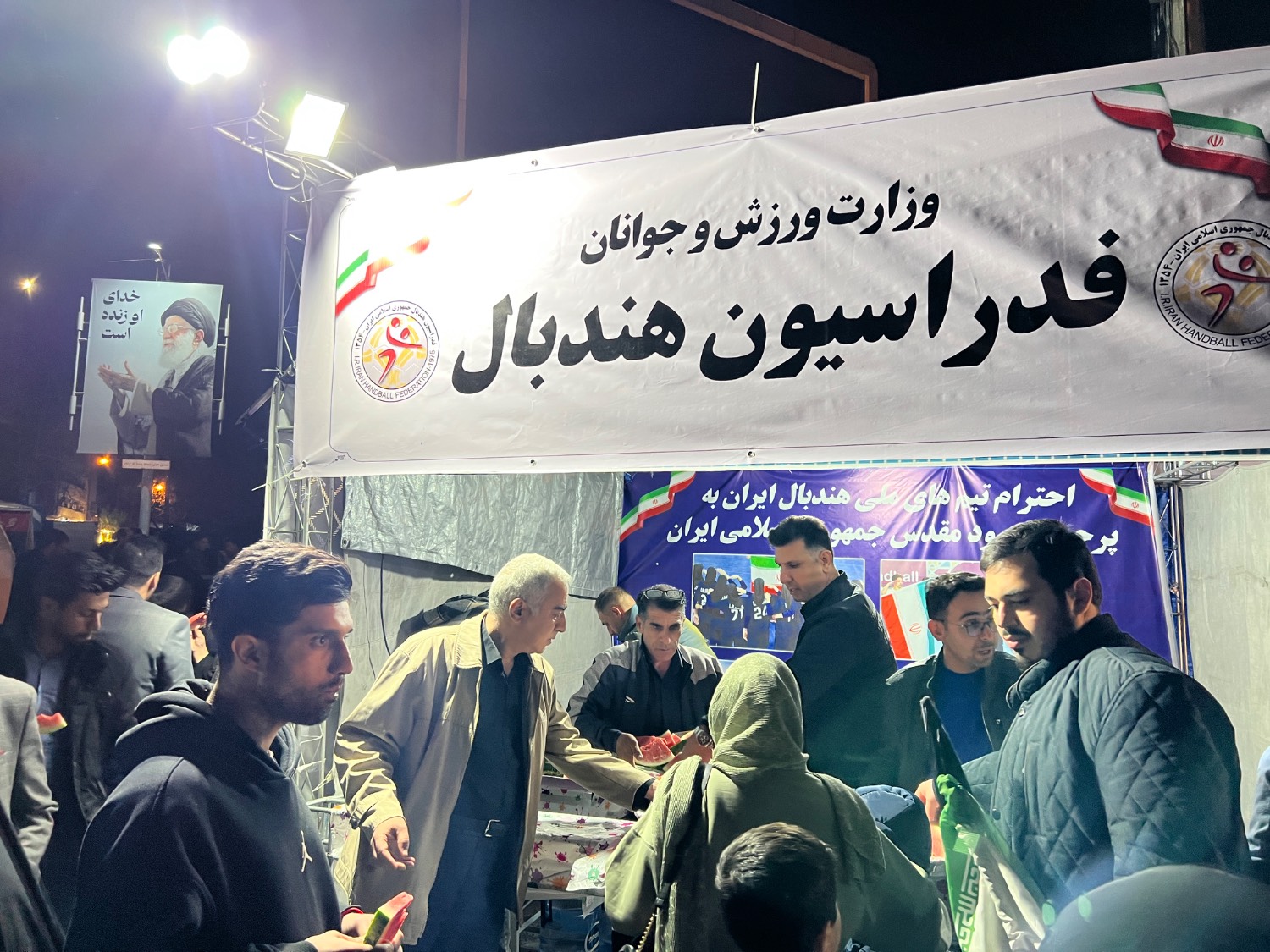 برپایی موکب فدراسیون هندبال در میدان ونک تهران/ جامعه هندبال میزبان خانواده بزرگ ورزش و مردم انقلابی